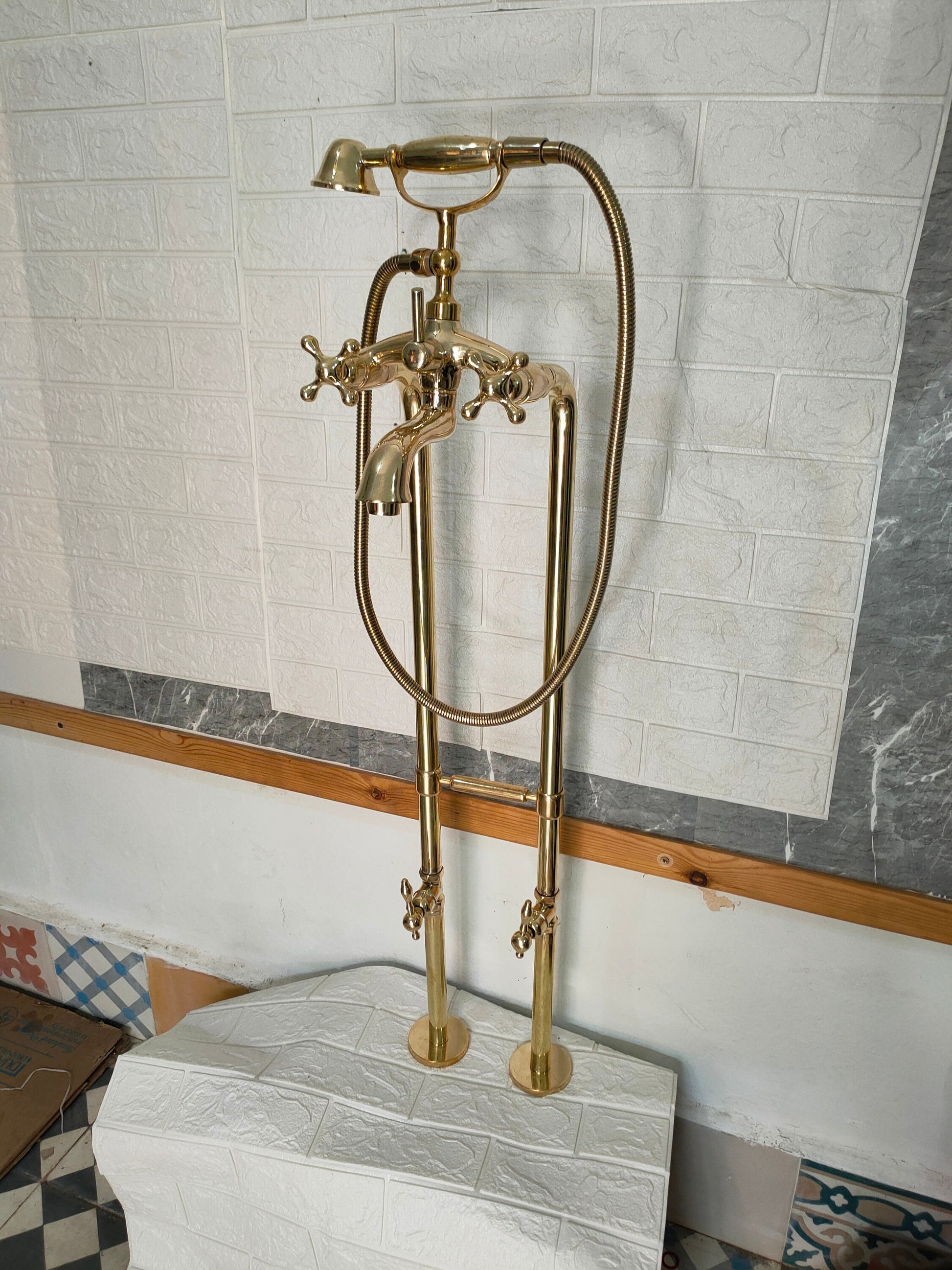 Unlaquered Brass Freestanding Antique Style Tub Filler Faucet Zayian