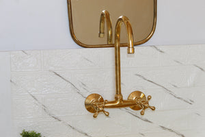 Antique-inspired Cross Handle Kitchen Faucet Zayian 