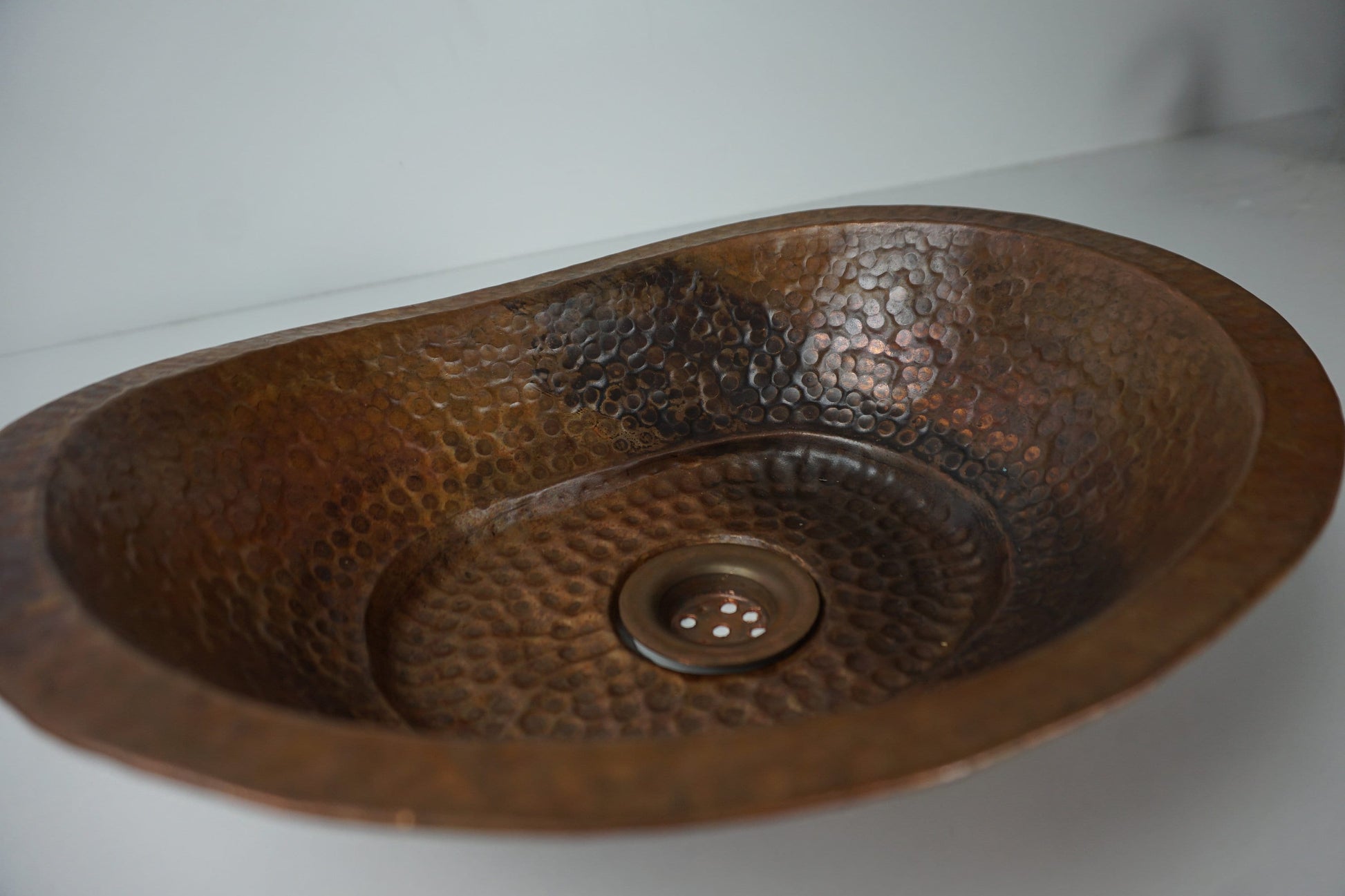 Hammered Rustic Aged Copper Bathroom Sink , Copper Hand Hammered Oval Bathroom Vanity Sink Zayian