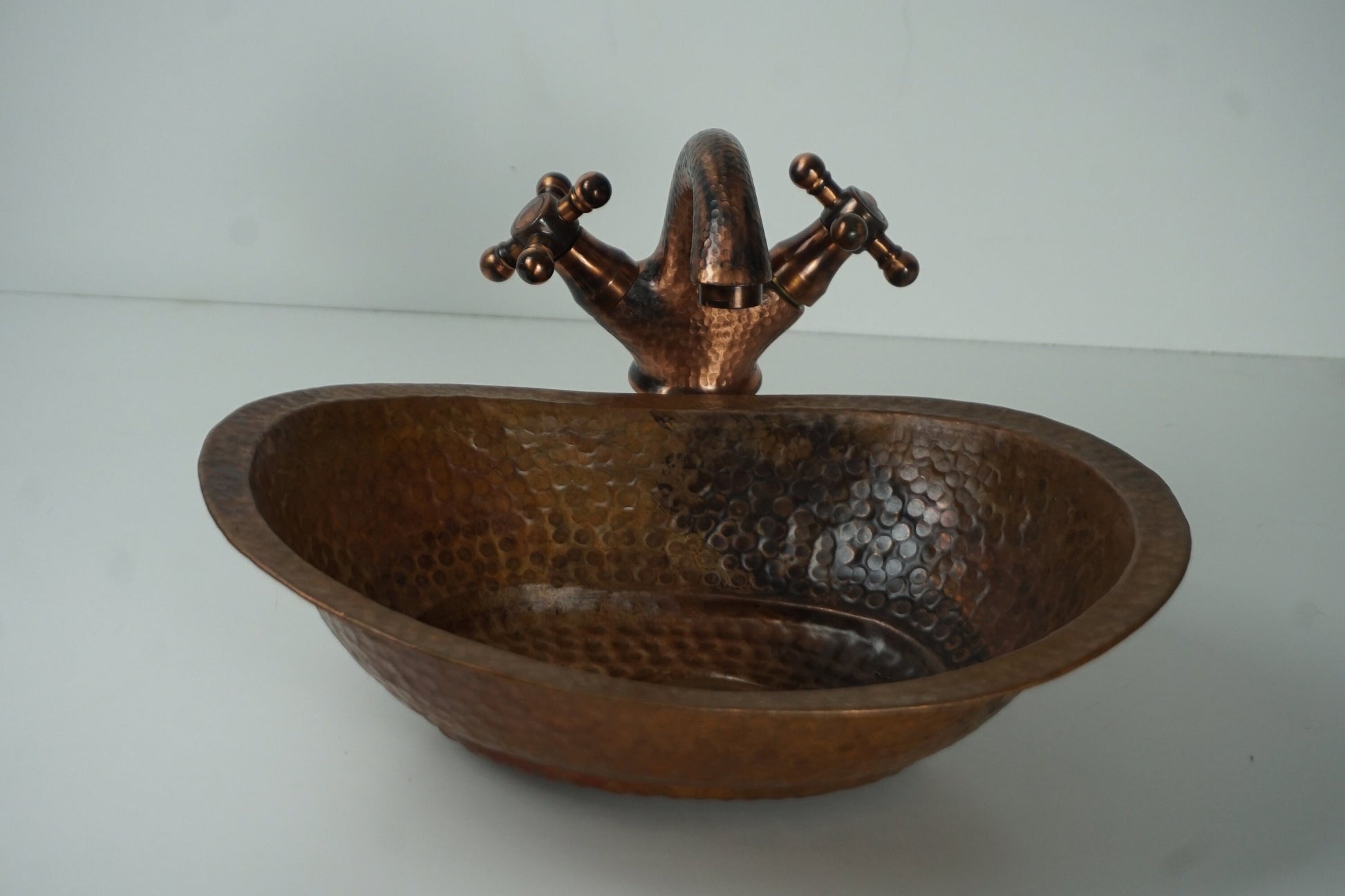 Hammered Rustic Aged Copper Bathroom Sink , Copper Hand Hammered Oval Bathroom Vanity Sink Zayian