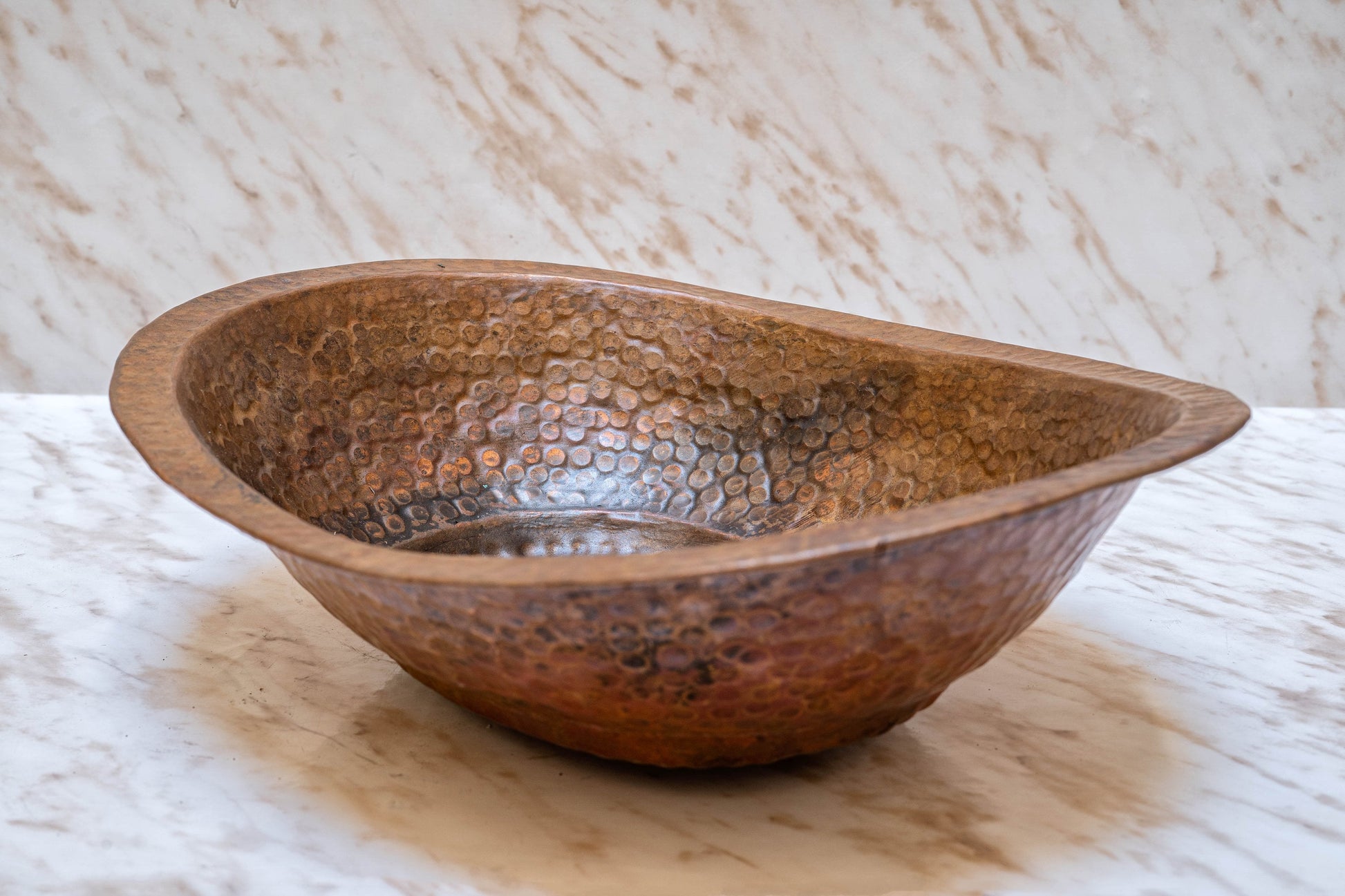 Hammered Rustic Aged Copper Bathroom Sink , Copper Hand Hammered Oval Bathroom Vanity Sink Zayian