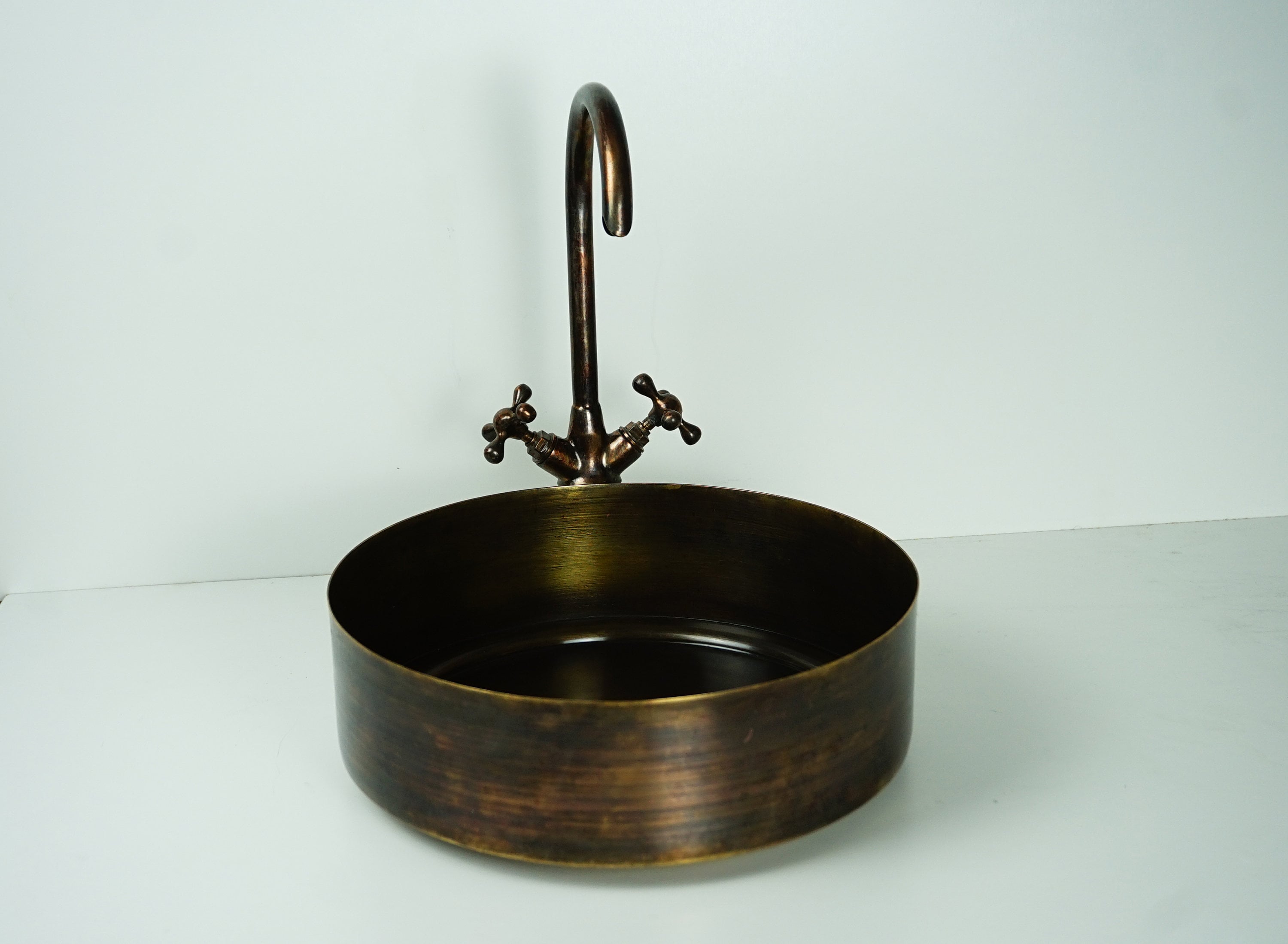 Rustic Brass round Vessel sink with Oil rubbed bronze Faucet Zayian